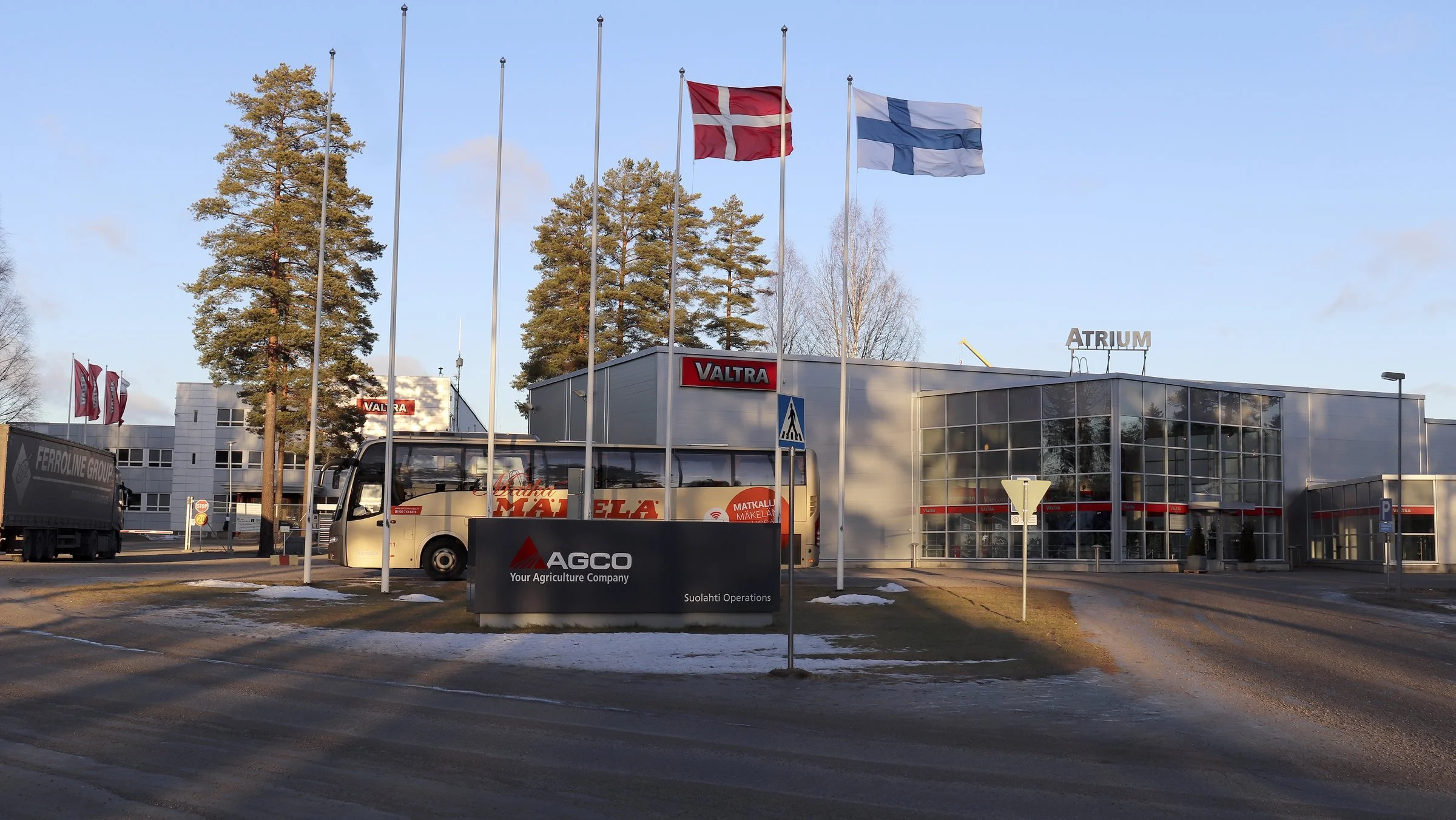 Valtra er en del af den internationale AGCO-gruppe, som er verdens tredje største producent af landbrugsmaskiner.