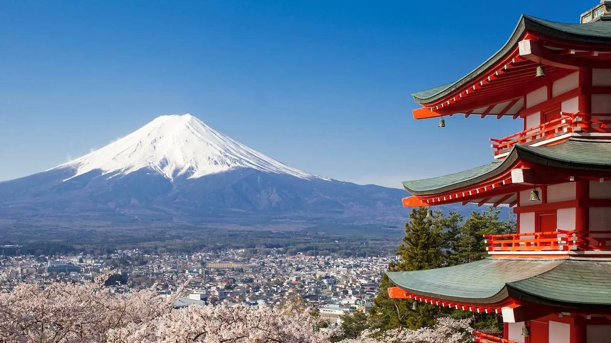 På turen vil højhastighedstoget Shinkansen bringe deltagerne tæt forbi vulkanen Mont Fuji.