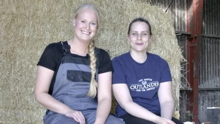 Som unge kvinder og rådgivere må Sofie Skovsgaard (tv) og Line Christensen en gang imellem kæmpe for at få respekt for deres faglighed. 