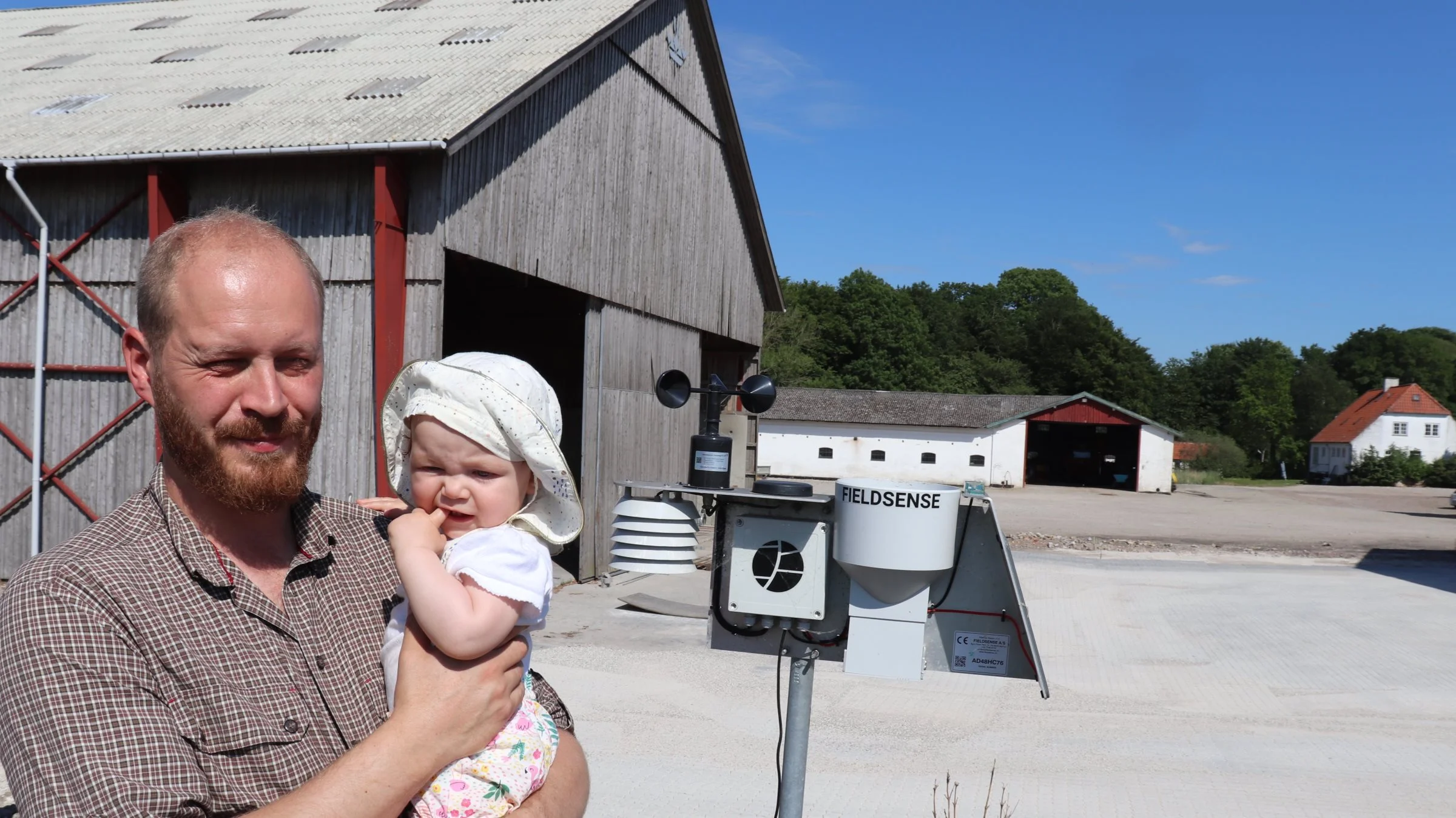 Christian Sørensen har to Fieldsense-vejrstationer opstillet og har stor nytte af de aktuelle klimadata - ikke mindst de akkumulerede data for eksempelvis nedbør.