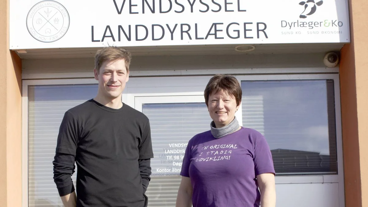 Vendsyssel Landdyrlæger er nu Vendsyssels største stor-dyrlægepraksis med otte dyrlæger. De er resultatet af sammenlægningen af to dyrlægepraksisser. To af dyrlægerne er Tobias Volhøj og Helle Andreasen, som begge er med i ejerkredsen. Foto: Tenna Bang