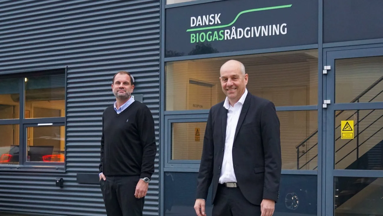 Cirka 40 procent af Danmarks samlede biogasproduktion kommer fra anlæg, som Dansk Biogasrådgivning har taget del i at udvikle og rådgive. På billedet: Søren Kristensen (t.v.) og Claus Berggren (t.h.). | Foto: Dansk Biogasrådgivning