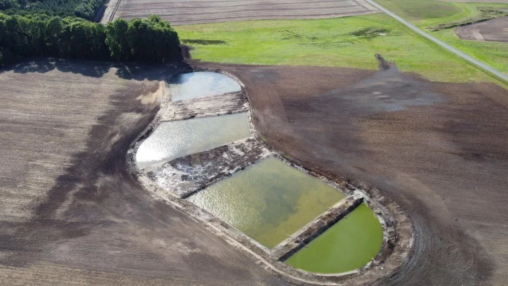 Du kan også se Lars og Minna Nielsens minivådområde ved Ørsted.  Foto: Djursland Landboforening