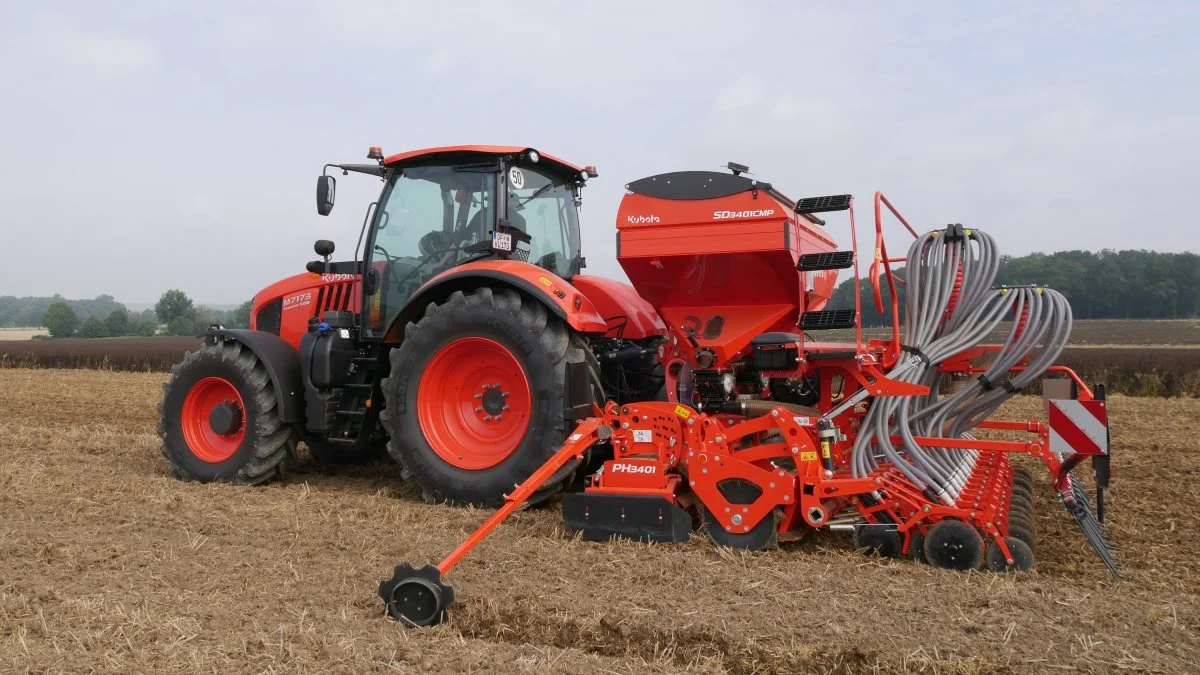 Japanske Kubota tilbyder et bredt program indenfor landbrugsredskaber – blandt andet inden for såmaskiner og såsæt. 