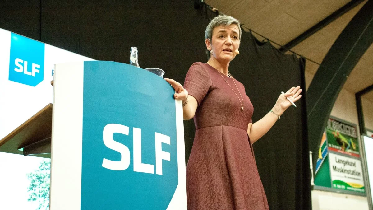 - “Vi har, lige siden den allerførste mink blev aflivet, været i kontakt med de danske myndigheder for at kunne svare på alle de spørgsmål, der opstår. Vi er som sagt underleverandører; vi sørger for at godkende ting. Men vi er helt afhængige af, at der er en politisk aftale i det land, hvor man gerne vil lave ordningen, og det gælder også her, siger EU-Kommissær Margrete Vestager om minksagen. Foto: Flemming Erhard