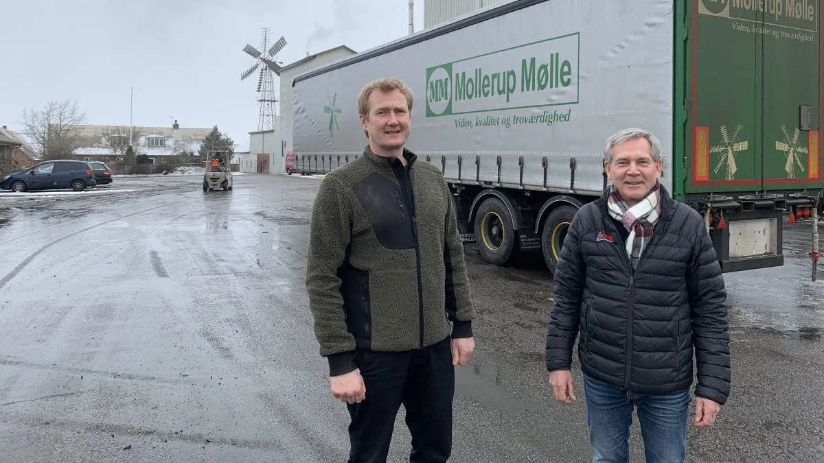 Fodervirksomhederne Mollerup Mølle og A-One har indgået et samarbejde.  I spidsen står Jacob Pedersen fra Mollerup Mølle (tv) og Aage Staun fra A-One. Foto: Jacob Lund-Larsen