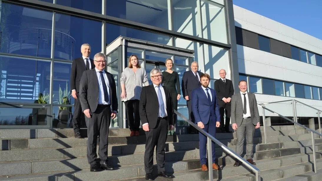 Fra venstre: Hans Bonde Hansen, Søren Smalbro, Karen Hækkerup, Jørgen H. Mikkelsen, Anne Kathrine Steenbjerge, Niels Jørgen Bønløkke, Hans Damgaard, Jens Erik Kyed og Søren Dyssemark. Foto: Danish Agro