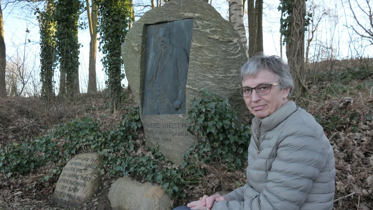 Nu skal der ved frivilliges hjælp og professionel assistance foretages en forskønnelse af mindelunden for andelskæmpen Anders Nielsen, der i sin tid drev Svejstrup Østergaard. Foto: Bøje Østerlund