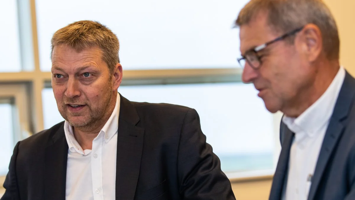 - Vi er meget tilfredse med, at Velas igen i år formår at generere et flot overskud, især i så omskifteligt et år, som 2020 har været, siger Nis Kristian Hjort, bestyrelsesformand for Velas (tv). - Vi leverer i år et ekstraordinært flot resultat, som vidner om, at kunderne i den grad har efterspurgt vores ekspertise i løbet af året, supplerer Jan Winther, adm. direktør i Velas.