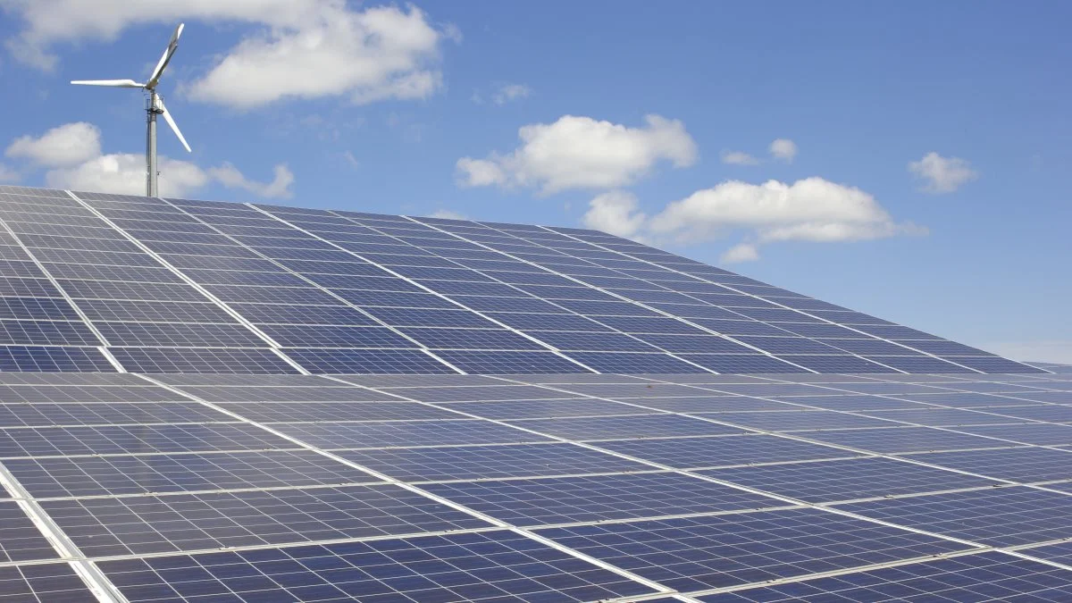 Den 1. marts 2021 trådte en nye lov i kraft, der ændrer på principperne for værdiansættelse af erhvervsejendomme, herunder ejendomme med solceller eller vindmøller placeret på landbrugsjord. Arkivfoto