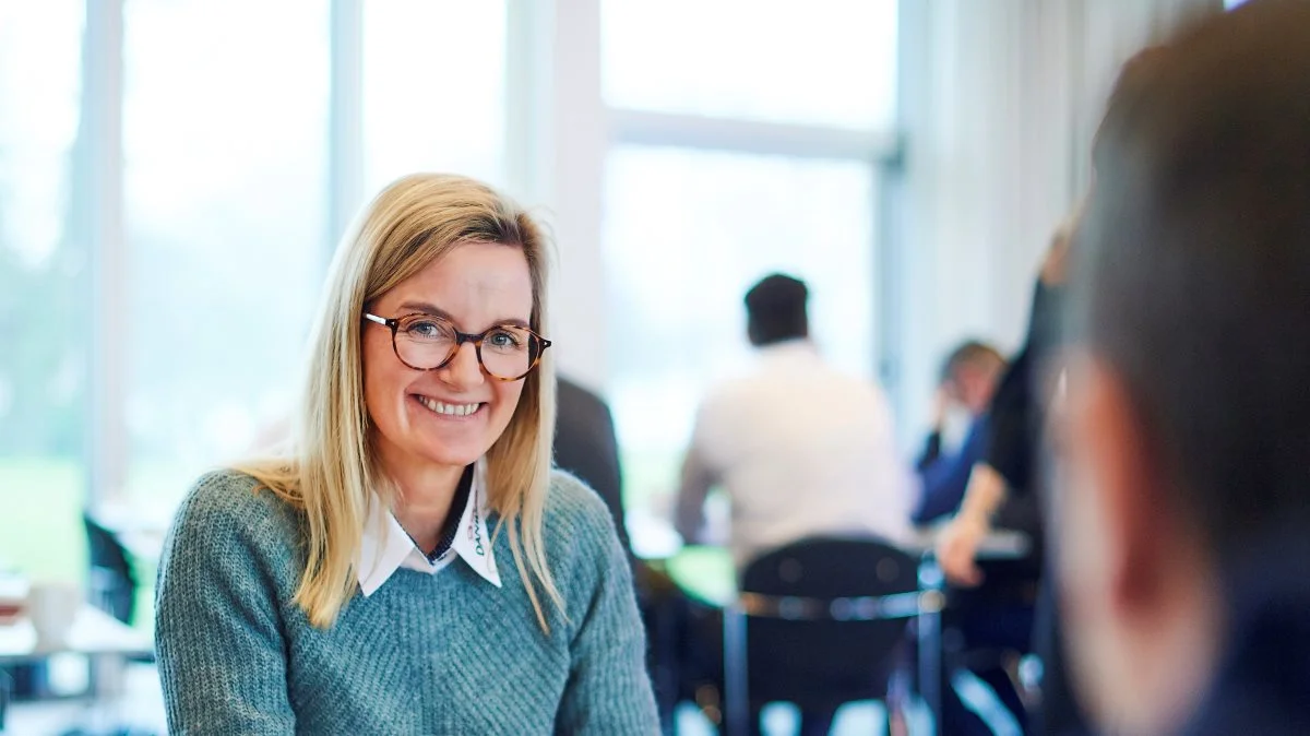 Tanja Jensen, selection manager hos DanBred, er en af oplægsholderne ved det kommende So-Seminar, når Gunnar Sørensen, chefforsker i Seges Svineproduktion, skal styre slagets gang ved talkshowet »Øg sooverlevelsen med holdbare polte«. Foto: Seges