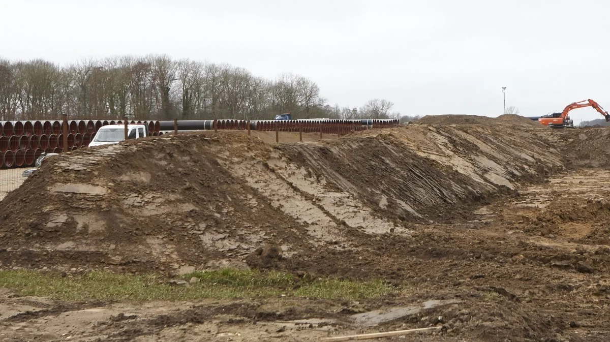 Først her i foråret 2021 er der for alvor kommet gang i anlæggelsen af Baltic Pipe-ledningen igennem det danske land. Sådan så situationen ud på Østfyn i den forgangne uge. Foto: Erik Hansen