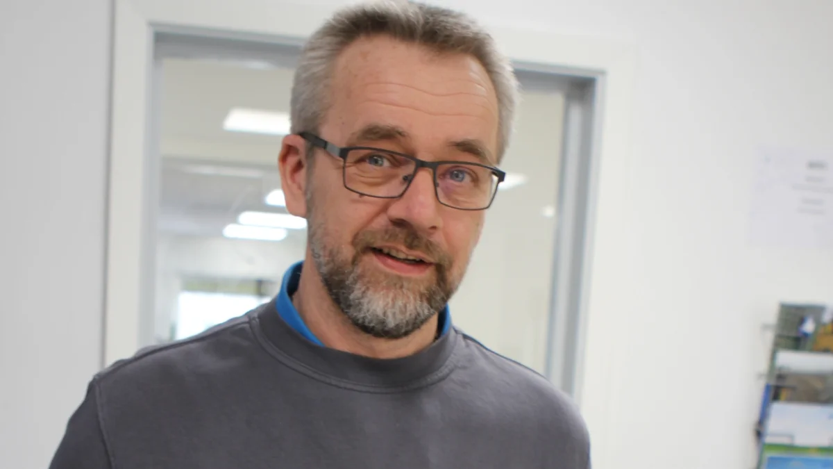 DAT-sensoren (tv), der genkender nyttevækst og ukrudt, og Augmenta-modulet (th), der vurderer biomasse ud fra regulære kamerabilleder, bliver en del af fremtidens landbrug, spår Torben Thorsen. Foto: Christian Carus
