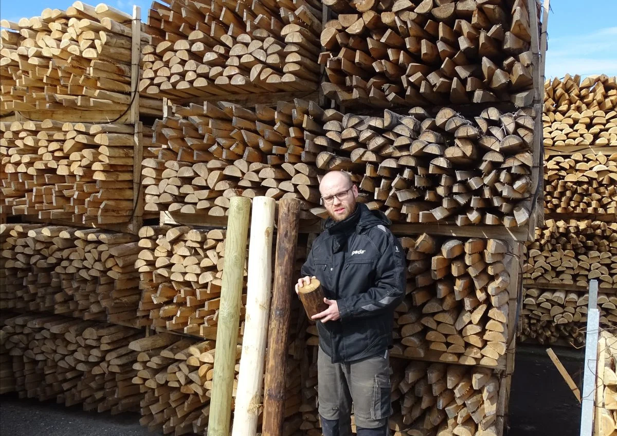 Produktspecialist Morten Andreasen oplyser, at Poda Hegn giver 25 års garanti på alt FaunaWood. 