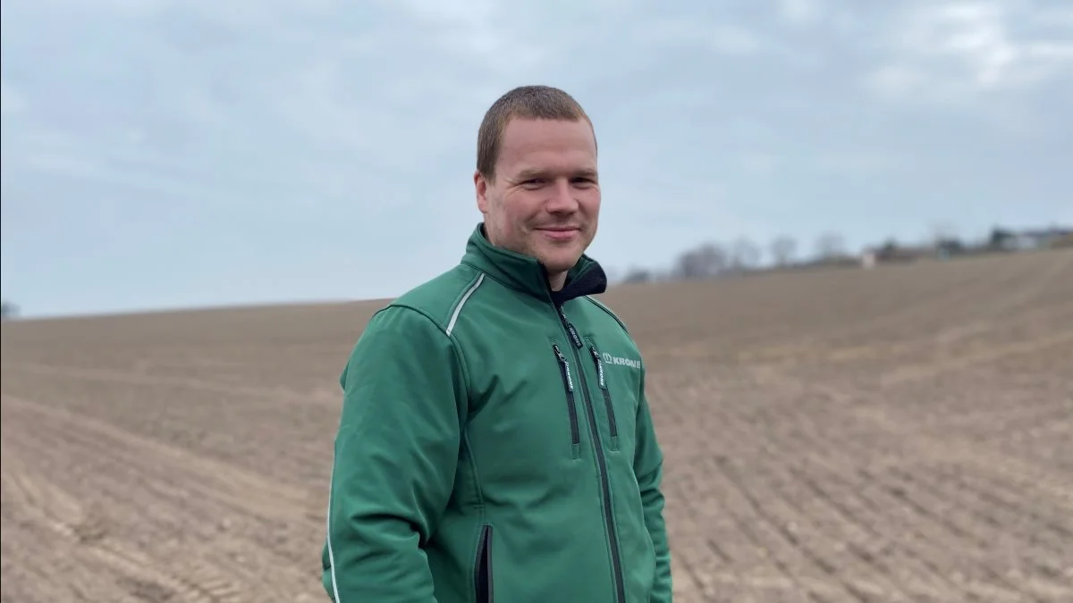 Andreas Johnsen fra Kristiansminde på Djursland har i år fået en robot til at så sine økologiske hestebønner. Foto: Djursland Landboforening.