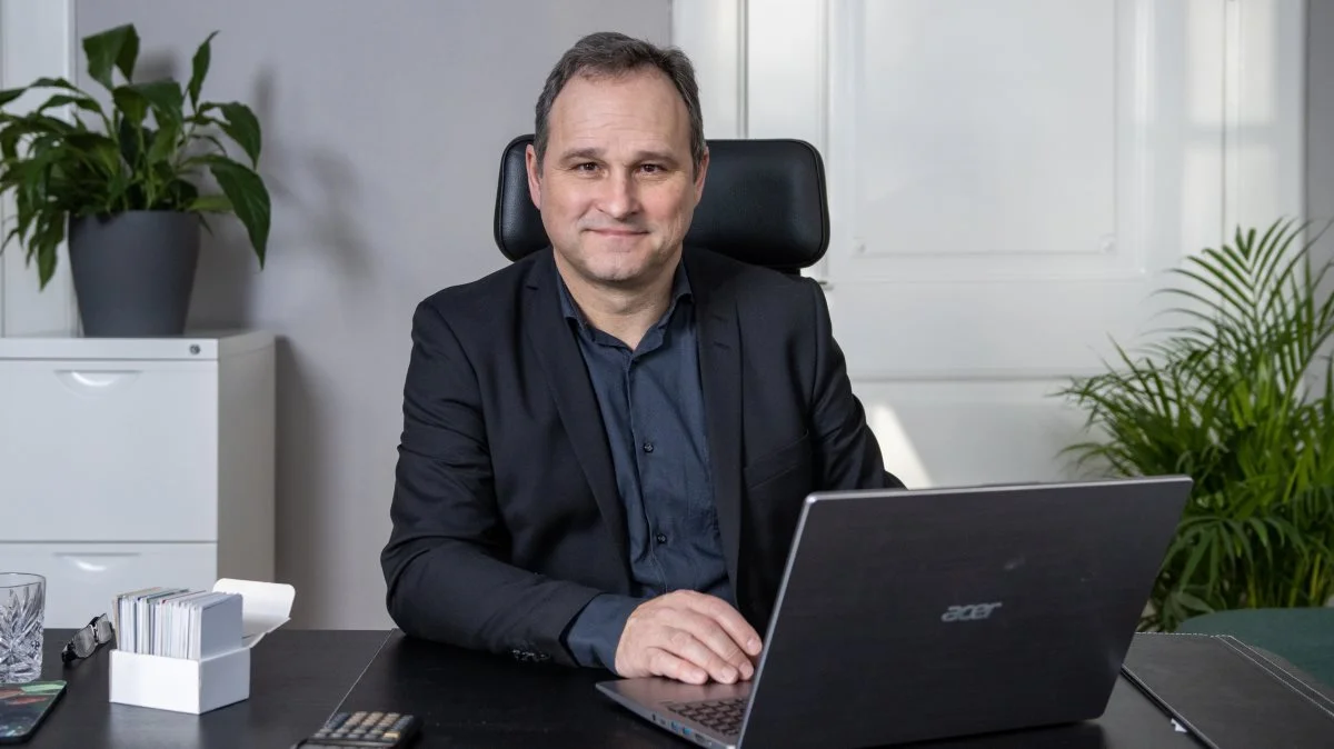 De fleste investorer slår ikke det gennemsnitlige afkast på de finansielle markeder på langt sigt. Derfor skal omkostningen i porteføljen ned, siger Jesper Ihlemann, kapitalforvalter for investeringsforeningen Wealth Invest Afkast+. PR-foto