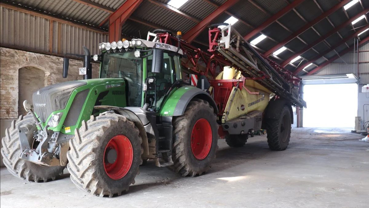 Det er de to Fendt 828 traktorer, som kører de to ens Hardi sprøjter, der hver kører 1.100 timer og er de mest brugte, viser maskinanalyserne.