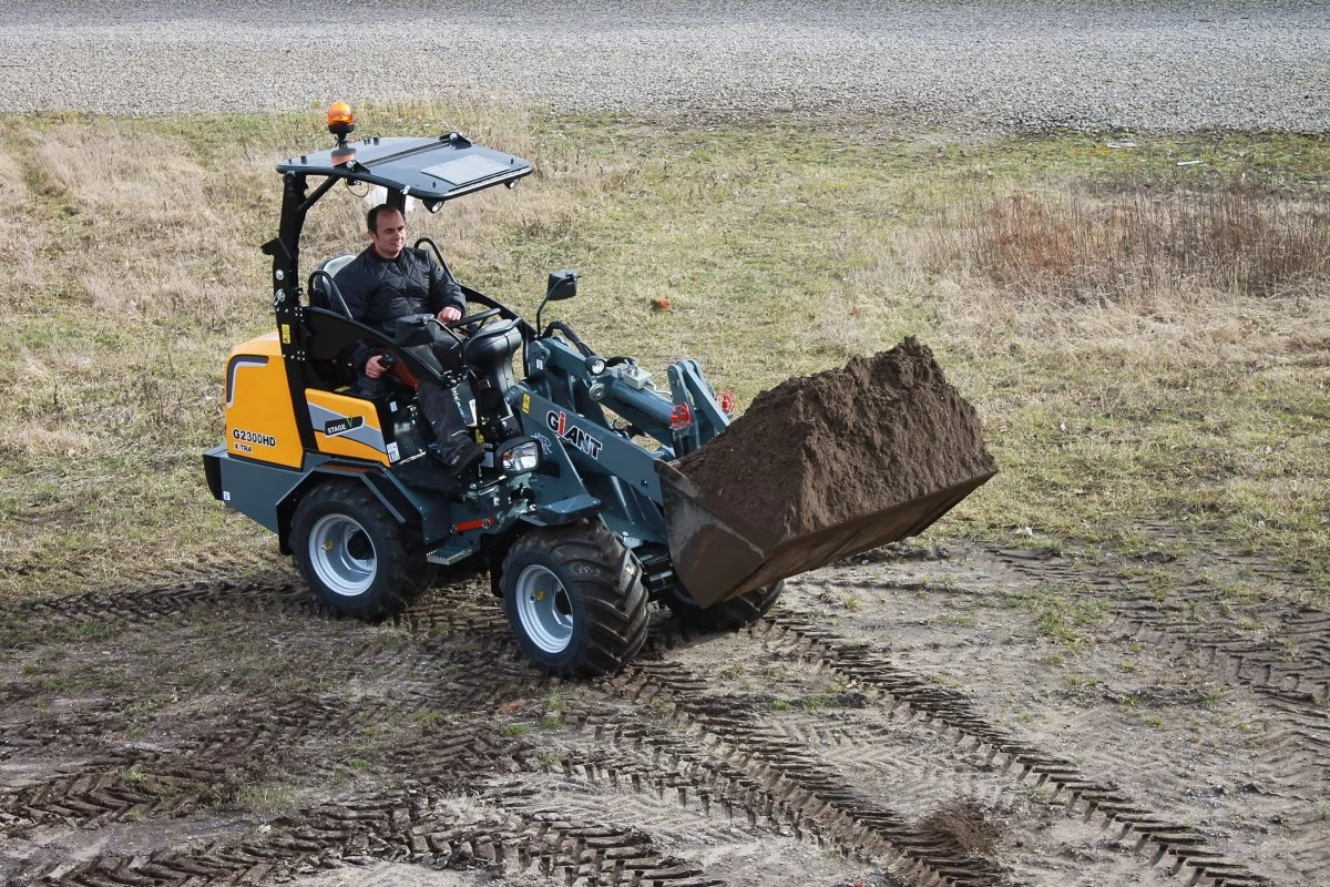To nye Giant-minilæssere. Standardmodellen løfter højst af de to modeller, mens X-TRA-modellen løfter mere grundet modellens lavere tårn.