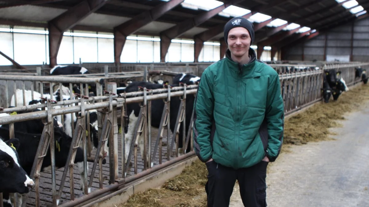 Sidste år tog 23-årige Martin Tjell sammen med sin far, Thorbjørn, springet ud i livet som selvstændig landmand. Foto: Christian Carus