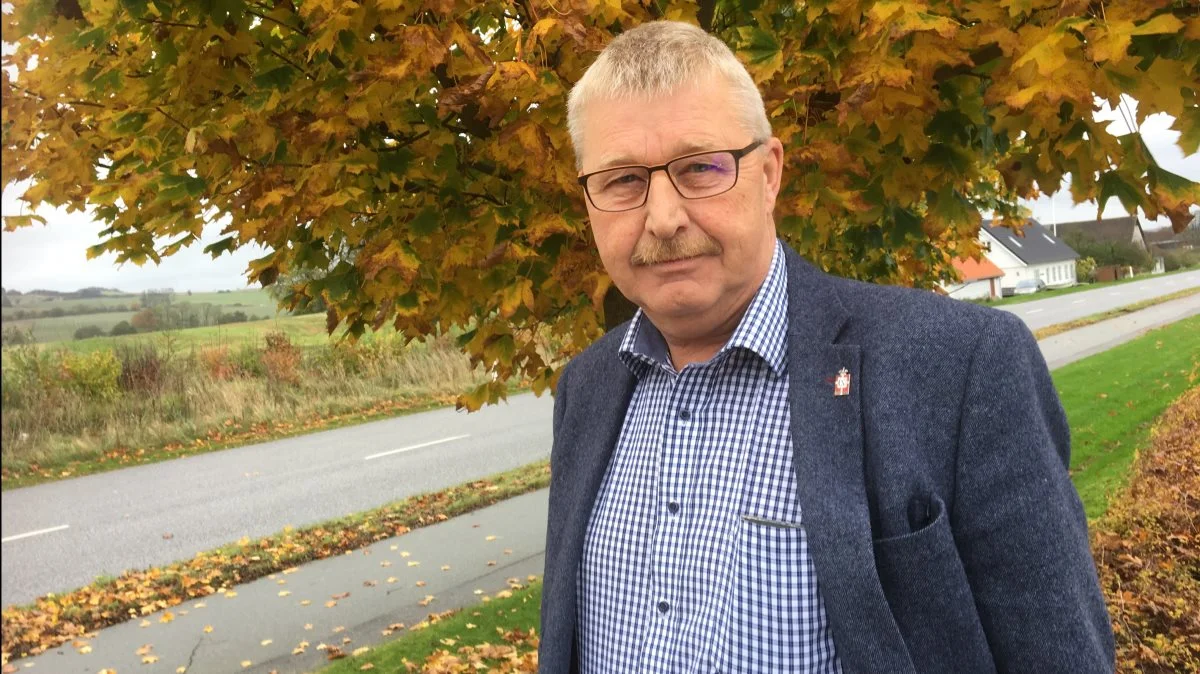 Hans Gæmelke, formand for Djursland Landboforening, undrer sig over, at Norddjurs Kommune fastholder, at områdets landmænd ikke må bruge egen boring til vanding af dyrehold, hvis deres bolig tilsluttes den almene vandforsyning. Foto: Djursland Landboforening
