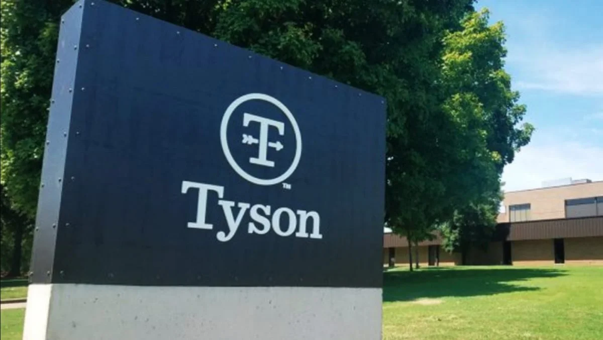 - Tyson Foods startede som en lille familie fjerkrævirksomhed for mere end 85 år siden, og i dag er vi en anerkendt leder inden for protein, sagde John R. Tyson, chef for bæredygtighed og medlem af Tyson Family.