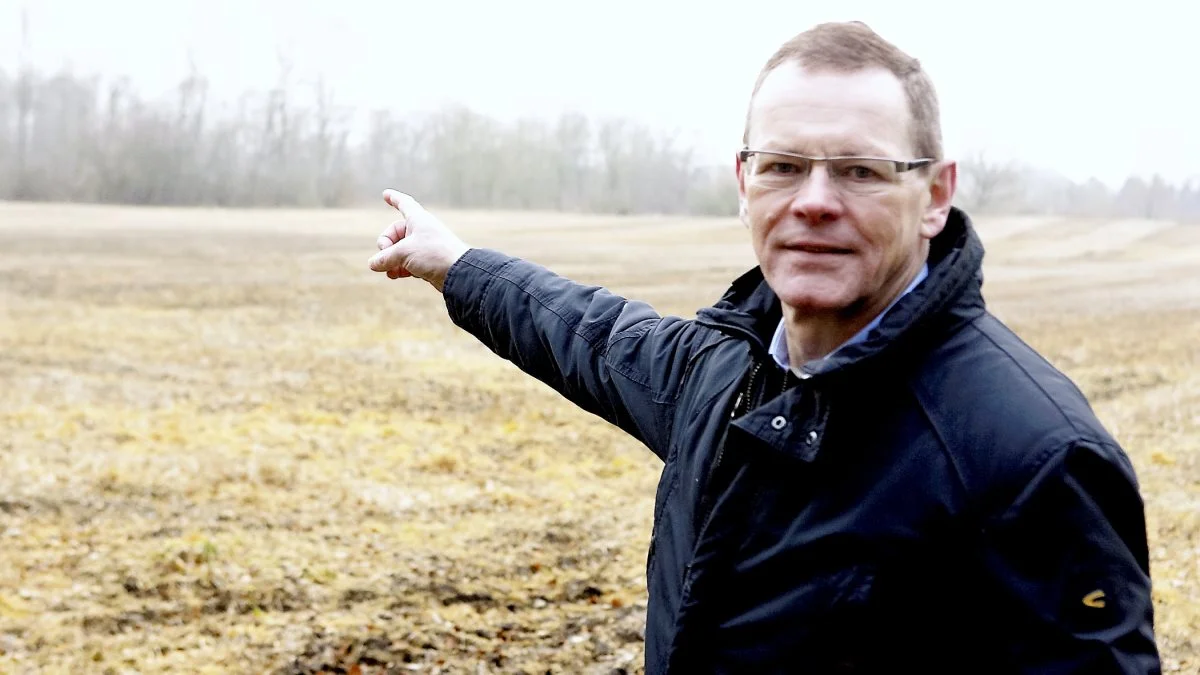 - Det vil være ren massakre på landbruget, hvis Aarhus-forskernes kvælstofmål kommer til at ligge til grund for de næste vandområdeplaner. Det vil fjerne cirka 40 procent af landbrugsjorden, og især Fyn med de særlige udfordringer med lavtliggende områder og vandmiljøet hele vejen rundt, vil det være en ren katastrofe, påpeger Erling Bonnesen (V). Arkivfoto: Erik Hansen

