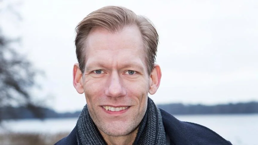 Der er brug for flere grønne oaser, og derfor vil Danske Regioner gerne kunne råde over udtjente råstofgrave, siger regionsrådsformand i Region Sjælland, Heino Knudsen (S).