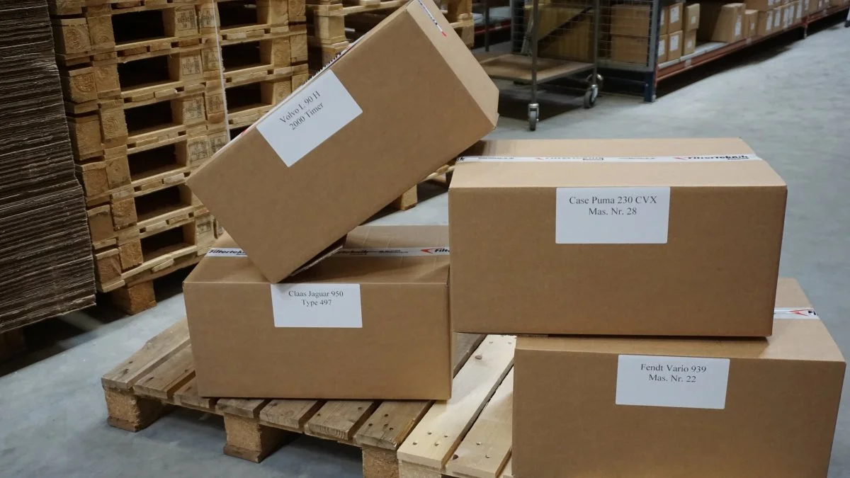 Filterteknik servicerer kunder med filtre, uanset hvilke mærker maskiner, kunderne bruger. Det kan blandt andet ses på Filtertekniks lager.   
