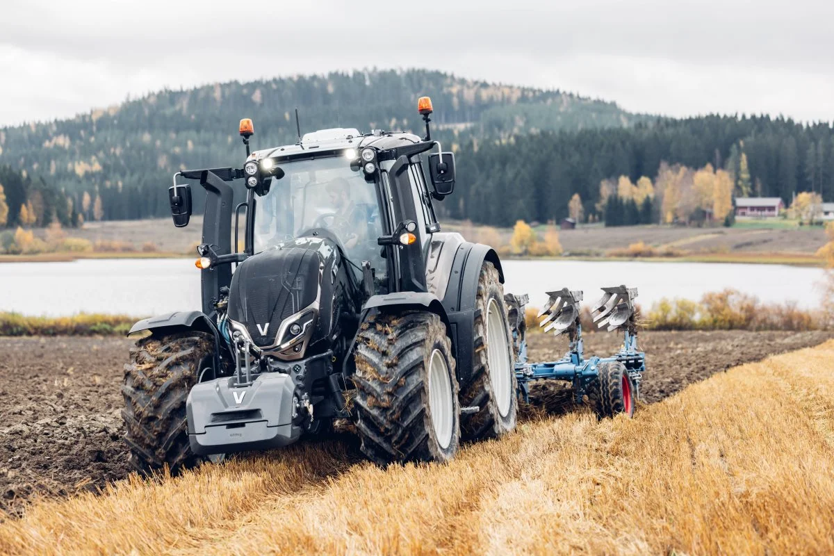 Præcisionslandbrug og smart-farming er i fokus, når maskinfabrikanterne lancerer nye maskiner. Valtra har netop præsenteret nye N- og T-serietraktorer, hvor der er lagt stor vægt på præcisionslandbrug og smart-farming. Fire nye femtegenerationstraktorer i N-serien og otte i T-serien.