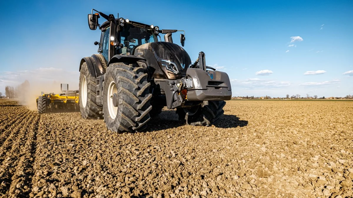 Præcisionslandbrug og smart-farming er i fokus, når maskinfabrikanterne lancerer nye maskiner. Valtra har netop præsenteret nye N- og T-serietraktorer, hvor der er lagt stor vægt på præcisionslandbrug og smart-farming. Fire nye femtegenerationstraktorer i N-serien og otte i T-serien.