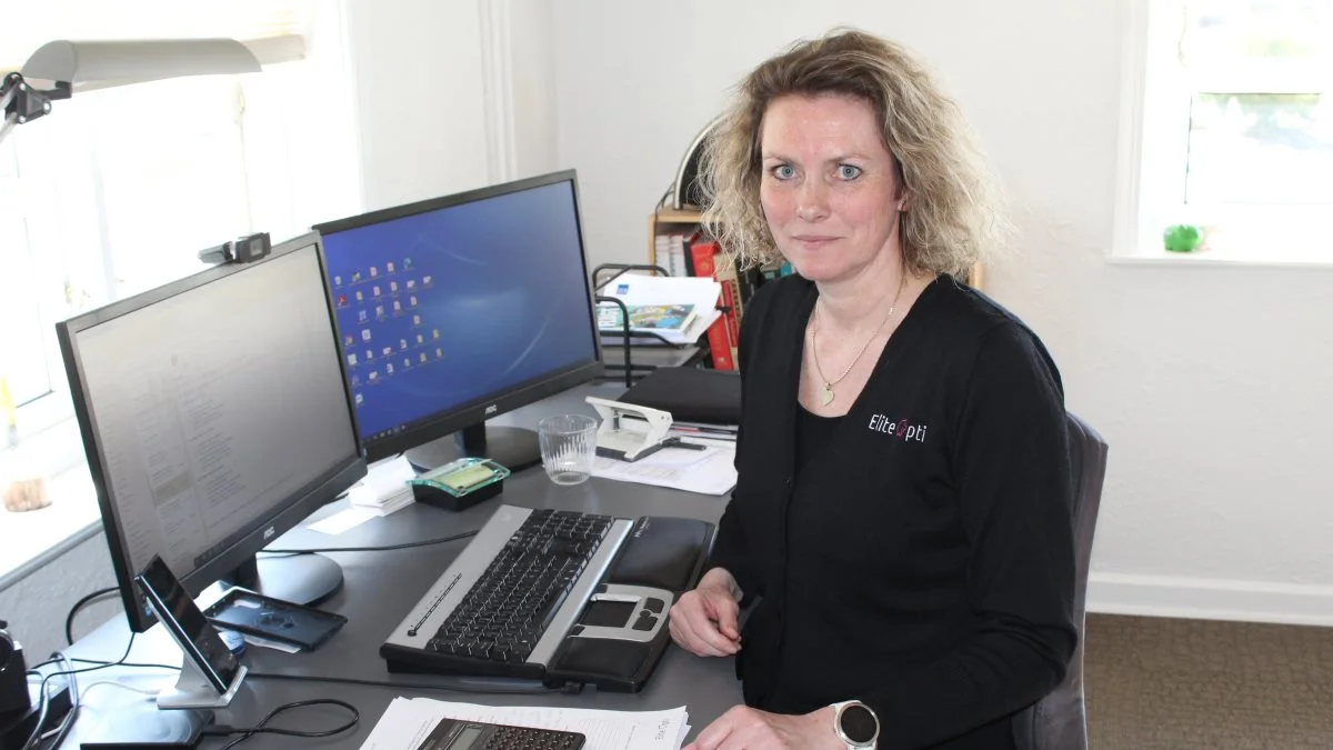 Birgitte Bendixen Møller ejer og driver Elite Opti fra hjemadressen ved Gesten nær Vejen i Sydjylland. Kunderne findes i hele landet samt i udlandet. Foto: John Ankersen