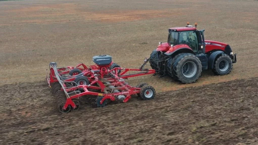 Jordbearbejdningen foregår med en Joker 8 RT-discharve samt en Terrano GX-harve, der begge blev anskaffet sidste år. Fotos: Horsch