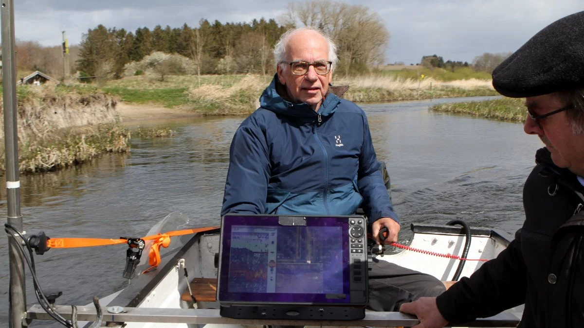 Sten Rasmussen har i denne uge været på Susåen på Sjælland for at foretage målinger med sin ny målemetode. Foto: Lasse Ege Pedersen
