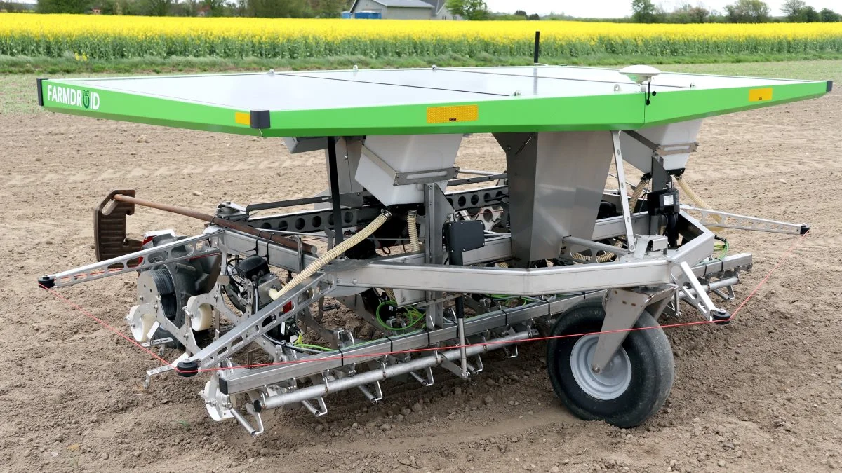 Det danske firma Farmdroid i Vejen fik tildelt en sølvmedalje i kategorien jordbearbejdningsmaskiner og afgrøder for deres autonome robot Farmdroid FD20 i forbindelse med SIMA Innovation Award. Arkivfoto