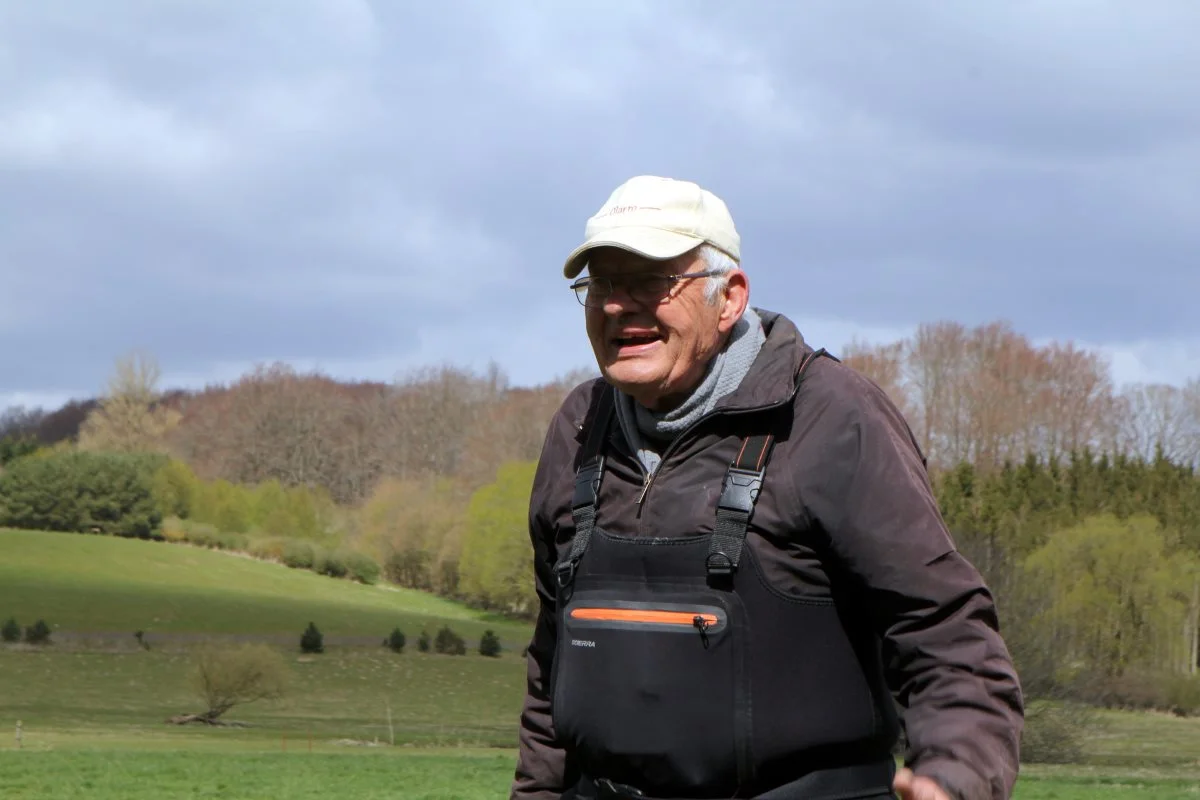 - Hvis man lader vandløbene ligge uden at gøre noget, sander drænrørerne til, og så får vi våde pletter inde i marken. Og det koster udbytte, påpeger Knud Erich Thonke. Foto: Lasse Ege Pedersen