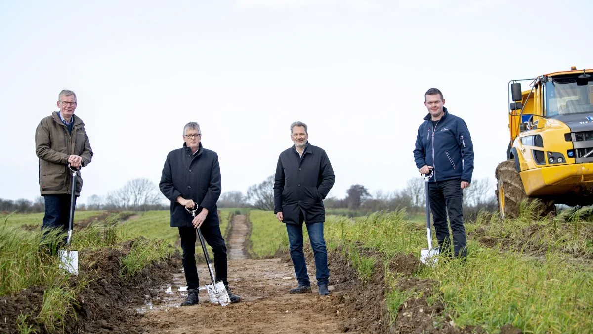 Smilene var brede, da Nature Energy og Sønderborg Kommune 19. november 2020 foretog første spadestik til biogasanlægget i Kværs. Her ses fra venstre Peter Gæmelke, Erik Lauritzen, Ole Hvelplund og Martin Lambert Pedersen. Foto: Maria Tuxen Hedegaard