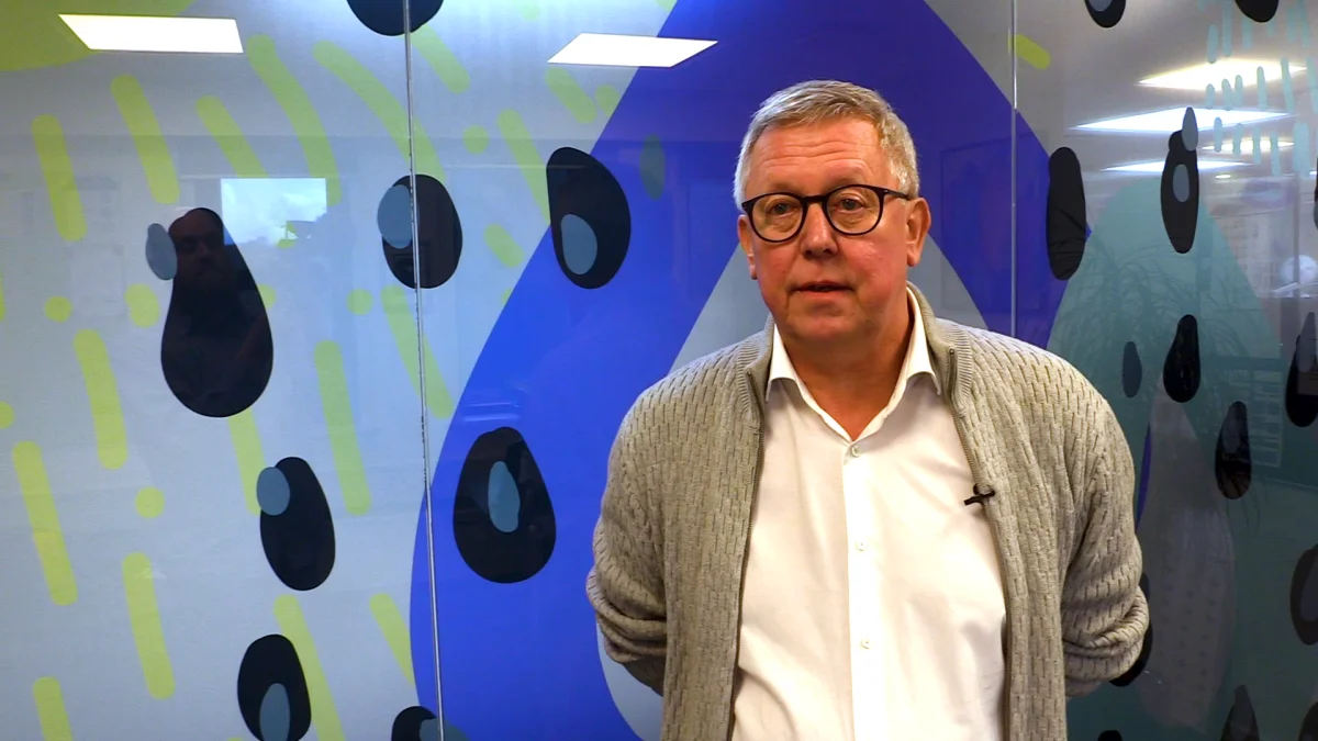 Direktøren for Vejen Forsyning, Kjeld Møller Christensen, fortæller, at forsyningen har stort fokus på miljøet, og at alle overløb er blevet registreret. Men problemet er, at denne information ikke er blevet lagt over i den offentlige Puls-database.