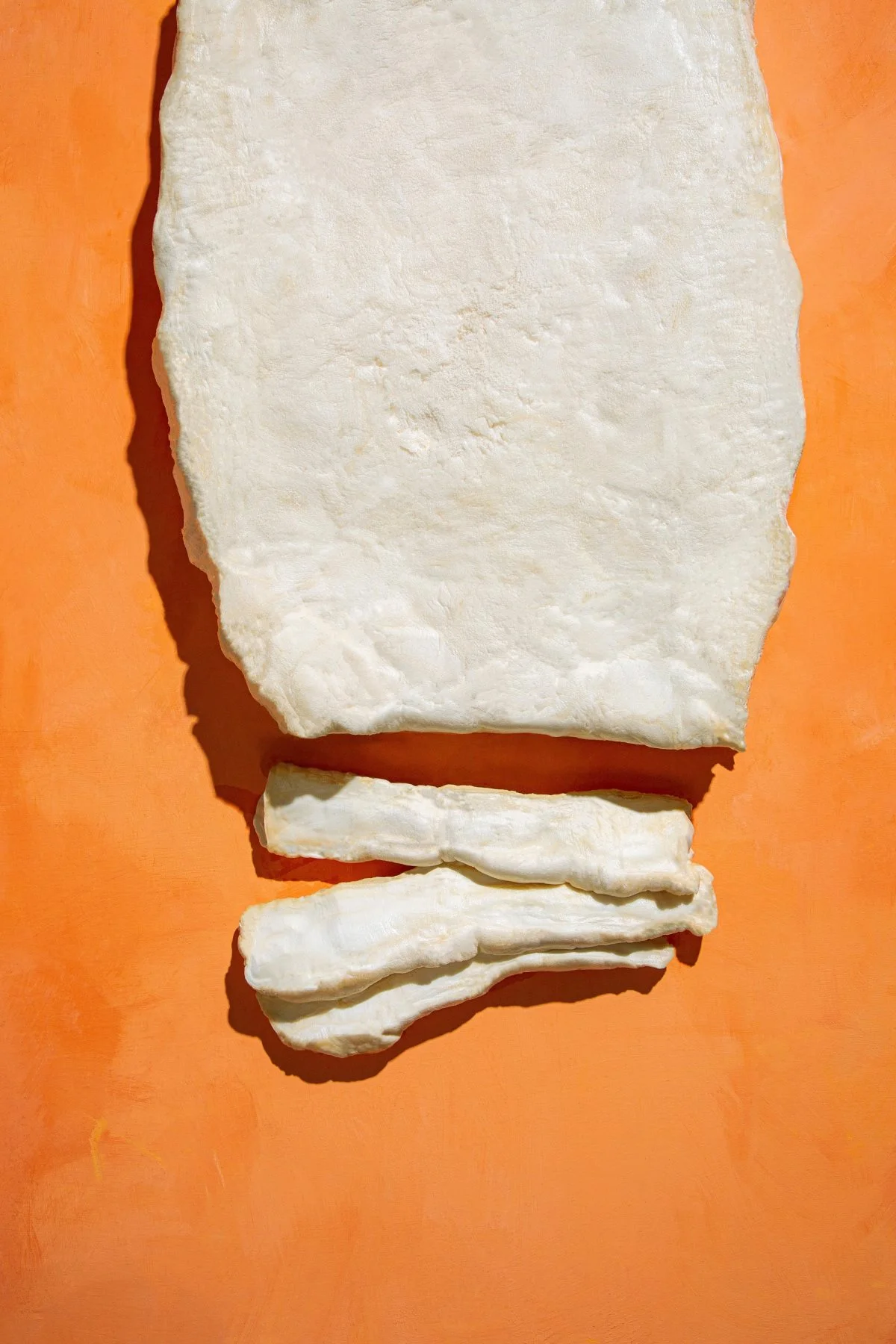 Sådan ser den færdige svampebacon ud før den bliver stægt. Foto: Atlast Foods