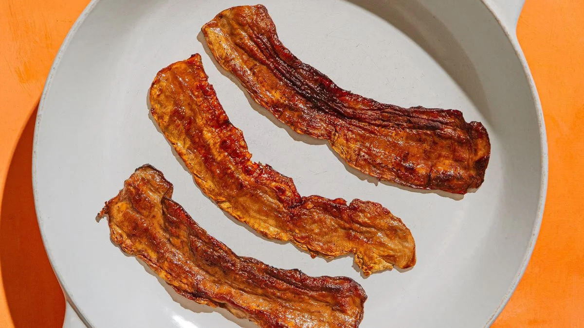 I første øjekast ligner det reel bacon, men dette er Atlast Foods svampebaserede bacon, som virksomheden håber vil tage markedet med storm. Foto: Atlast Foods