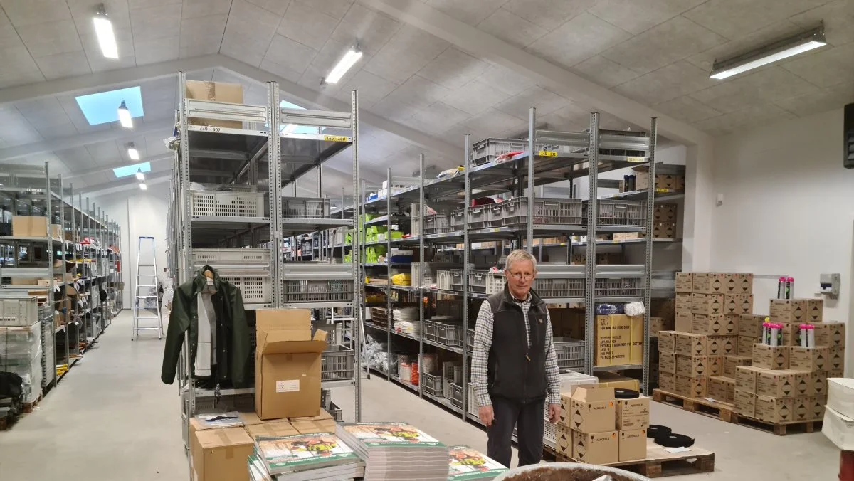 Der er masser af varer på lageret for Jens Erik jensen og kollegerne på Dansk Skovkontor at tage sig af. Foto: Henning K. Andersen