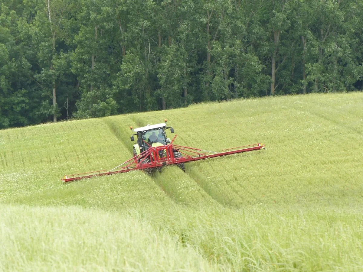 Meneguzzo ukrudtstrimmer – populært kaldet en mekanisk forvaltertrøster – er allerede leveret til en håndfuld danske jordbrugere.