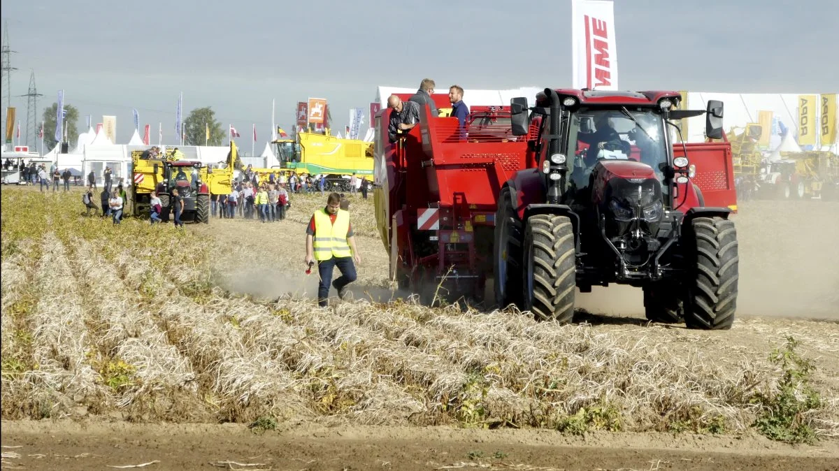 Sådan så det ud på PotatoEurope i 2018 med demo i de udlagte kartoffelarealer. Og sådan skal det igen se ud i september i år med forventeligt 16.000 gæster.