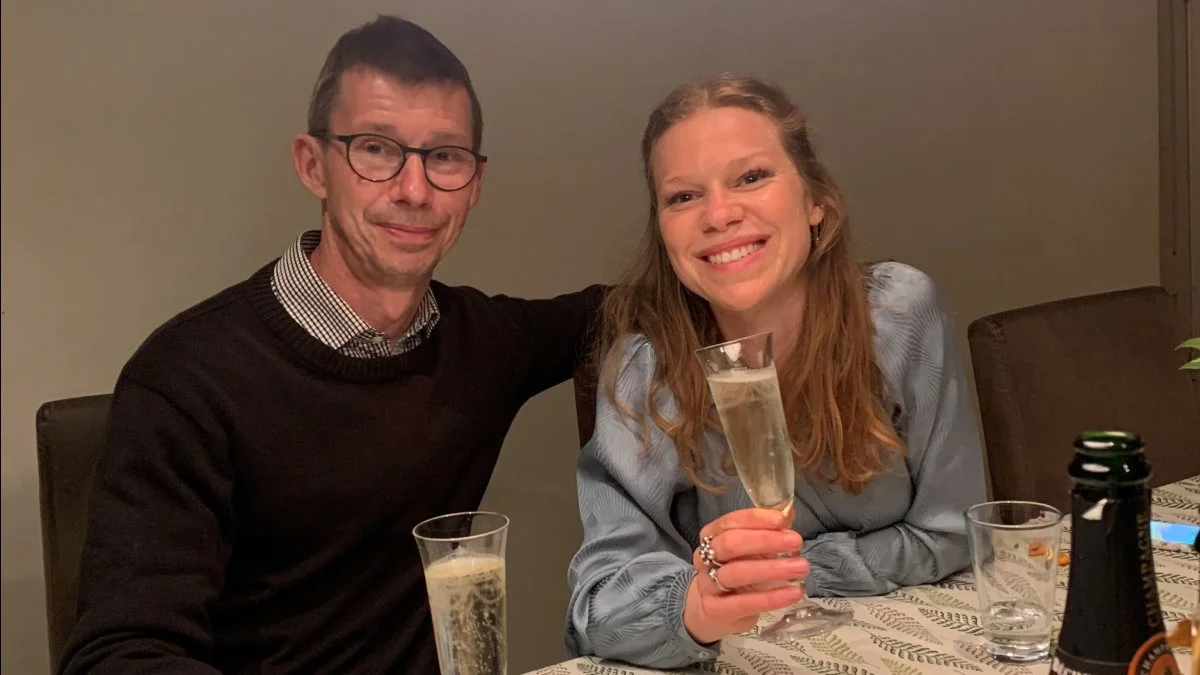 - Det var et stort øjeblik for mig at kigge ud på folk, der har skrevet ens navn på en seddel, og takke dem. Og man vil virkelig ikke skuffe dem. Det er en tillid, de lægger i mig, genkender jeg, for jeg er jo også borger, jeg stemmer jo også på folk. Det har jeg stor respekt for, fortæller Iben Krog Rasmussen.