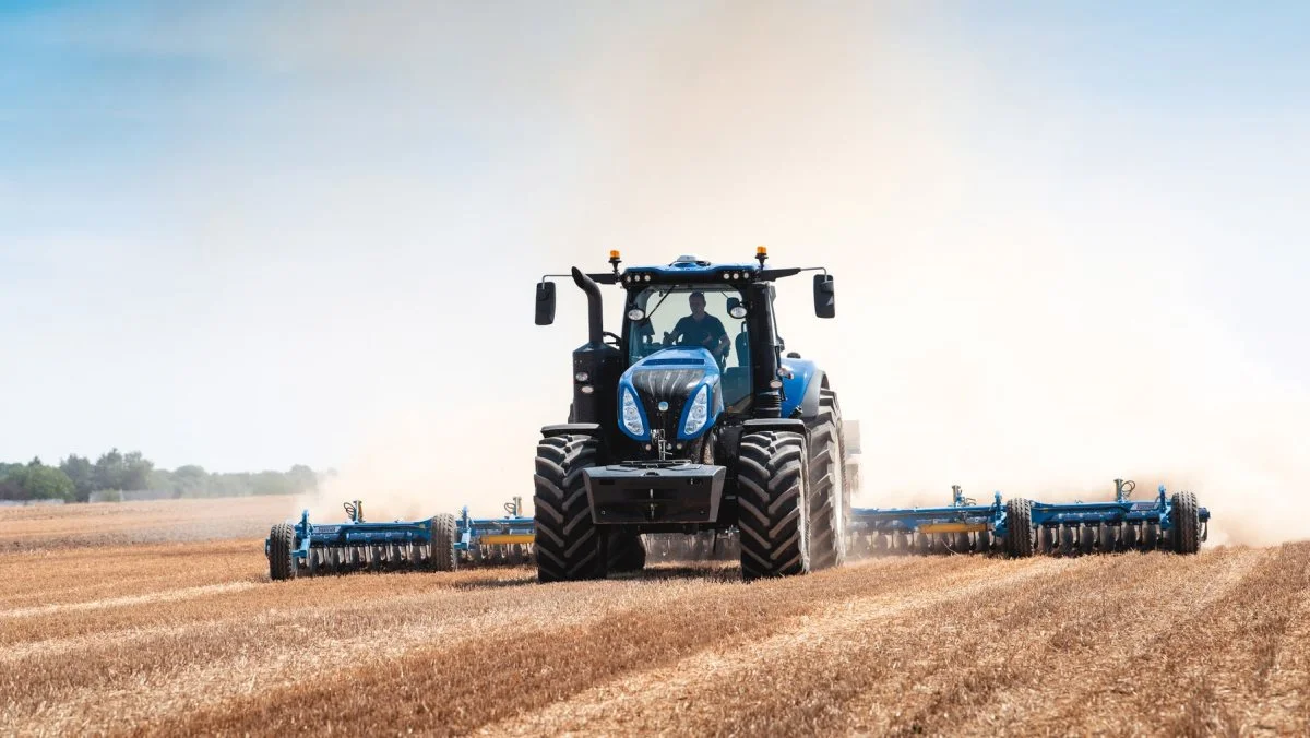 Man kan se New Hollands T8-traktor nærmere efter i sømmene i Maribo og Faxe, når Johs. Mertz holder åbent hus-arrangement den 10. og 11. juni.