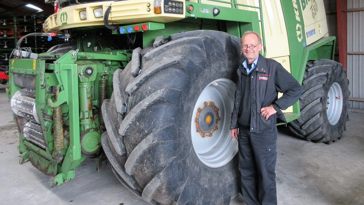Søren Holst Sørensen er klar til at sende tre selvkørende Krone-snittere til Kina som led i en handel fortaget over nettet. Foto: Karsten Himmelstrup