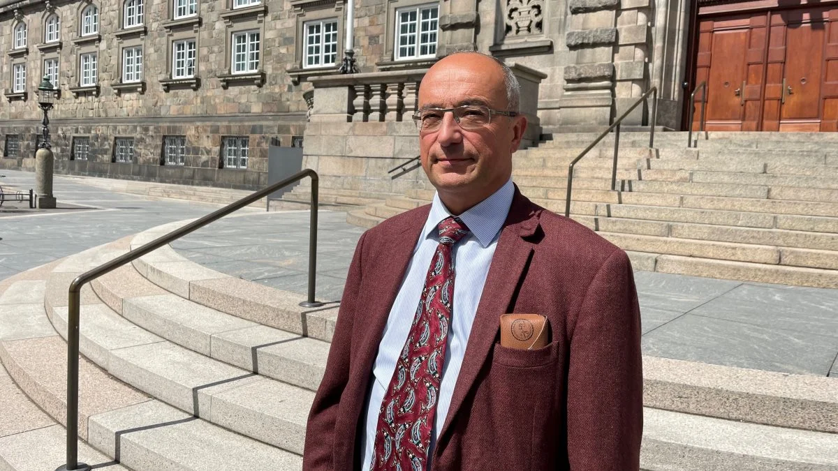 Professor i miljøteknik på New University of Lisbon, João G. Ferreira, var i denne uge på Christiansborg. Her fortalte han politikerne i Miljø- og Fødevareudvalget, at det bliver meget svært at nå god økologisk tilstand med ensidig fokus på kvælstof.