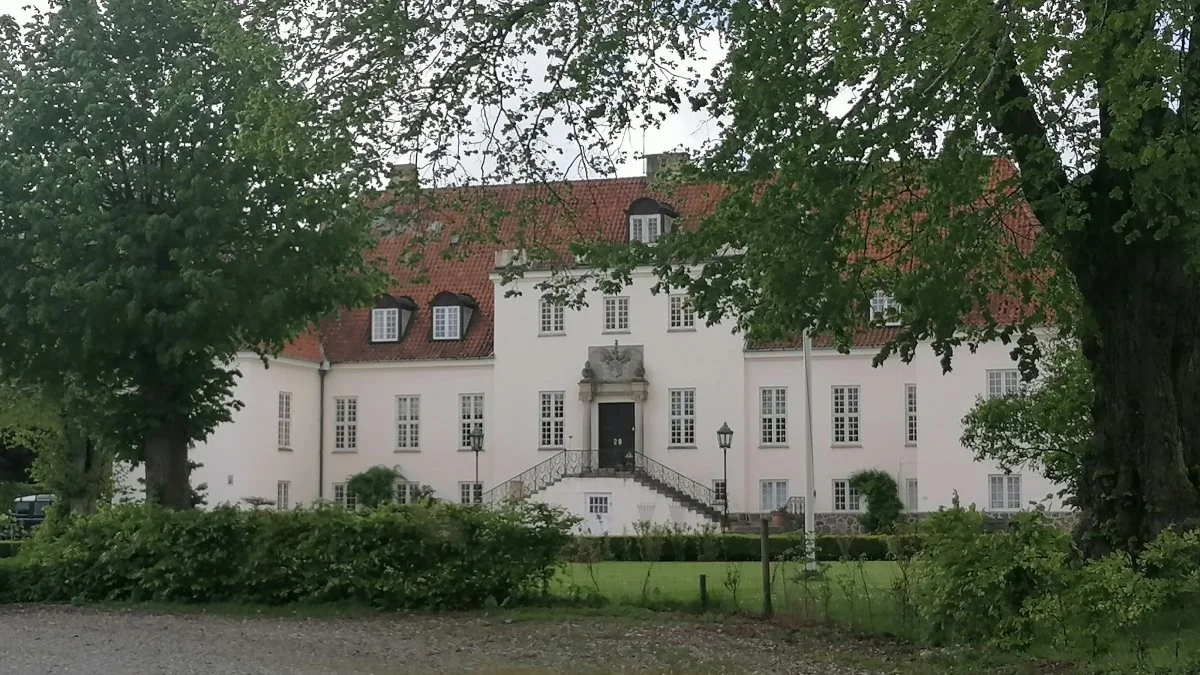 Der drives 1.005 hektar på Broksø Gods. Heraf høstes de 675 hektar. De resterende hektar er moseareal, skov og arealer med MVJ-aftaler.  Foto: Henriette Lemvig