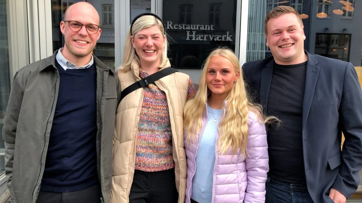 De fire unge ambassadører for landbruget, som kan følges på Instagram-profilen @derforlandmand, er (fra venstre) Andreas Krogh, Emilie Qvist Kjærgaard, Stella Lund og Jacob Boisen. Foto: Økologisk Landsforening