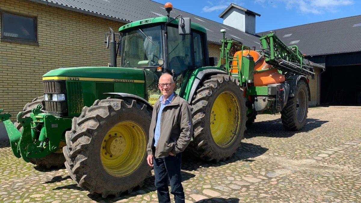 Esben Stadel Toft er klar til at rykke ud og behandle afgrøderne, når forholdene er til det. Lige nu er der stor opmærksomhed om svampebehandling på hvedens faneblade, som betaler godt for rettidig handling.