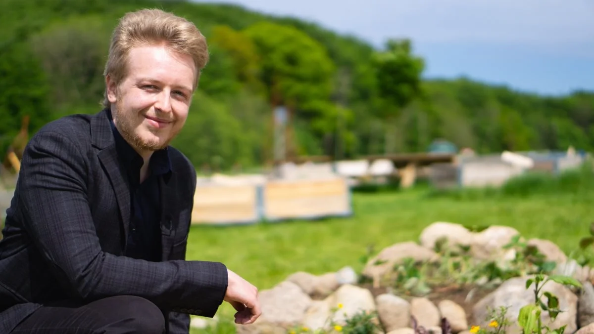 25-årige Simon Nyborg Jensen valgte at blive veganer for halvandet år siden. Kort efter besluttede han sig for at engagere sig både aktivistisk og politisk i formålet. Fotos: Daniel Barber 